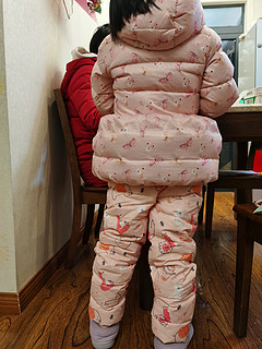 母婴童装 篇八：丽婴房羽绒裤：时尚与保暖的完美结合
