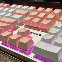 机械革命耀K330机械键盘，苦笑，年级越大越来越喜欢粉红色的。