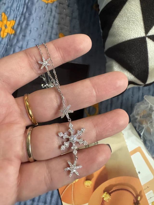 雪花项链是不是很应景！