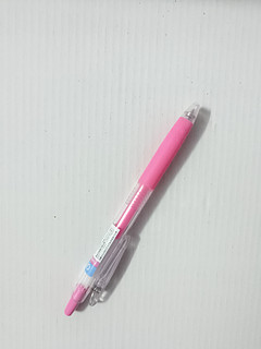 百乐笔，好用，颜色正，但是价格不怎么美丽