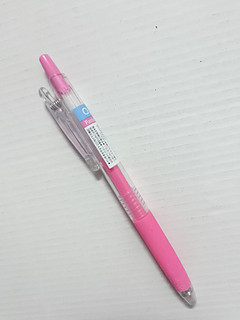 百乐笔，好用，颜色正，但是价格不怎么美丽