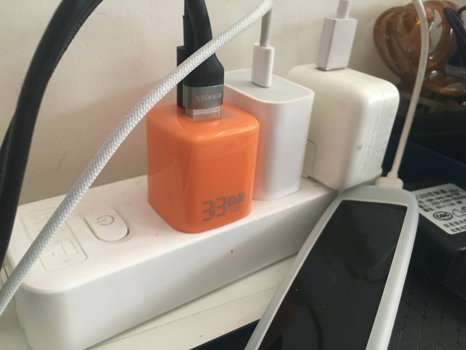 代普充电器