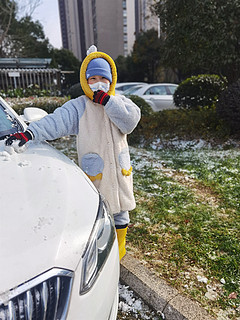 南方的小雪，带上小铲子来楼下挖呀挖