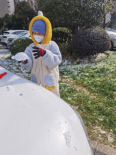 南方的小雪，带上小铲子来楼下挖呀挖