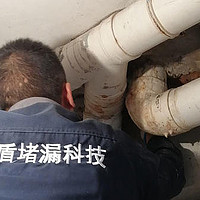 如何预防水管漏水造成房屋渗水问题？