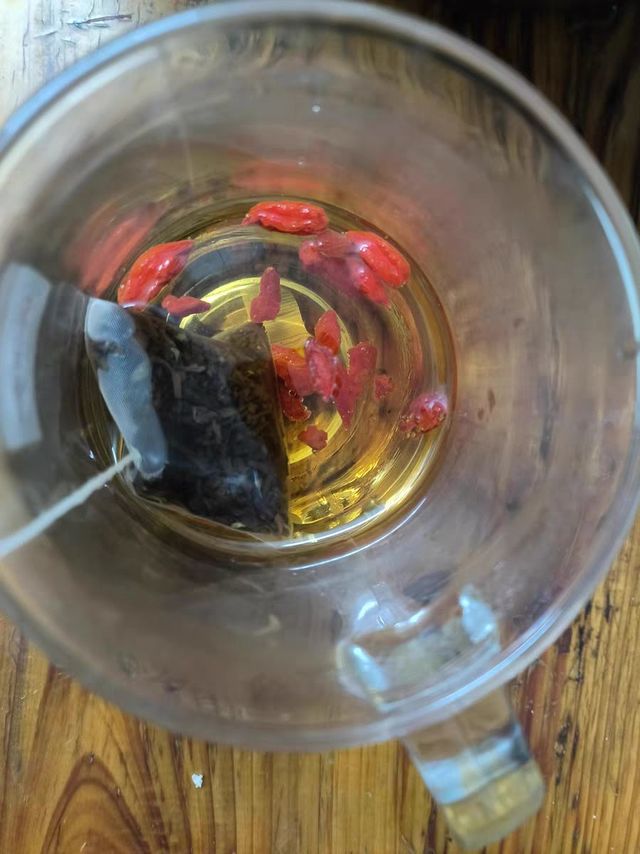 养生就泡枸杞茶。
