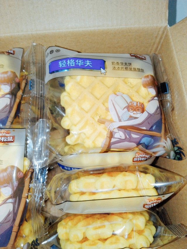 一口一个三只松鼠华夫饼！