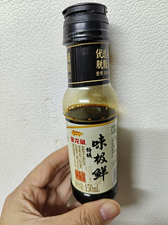 这款金龙鱼的味极鲜酱油,口感成厚，采用大豆酿造