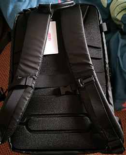 京东京造黑武士运动机车包 可扩容 双肩包背包电脑书包