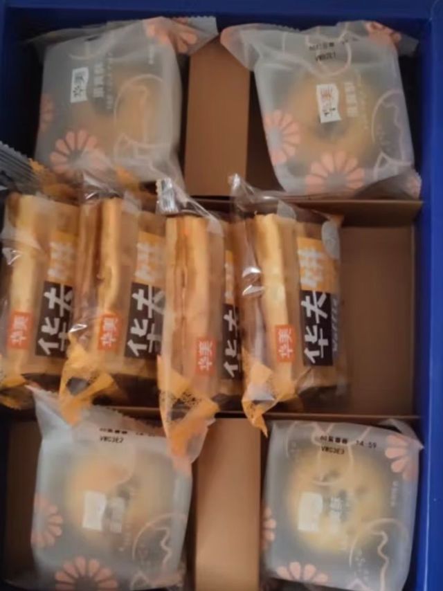 华美 糕点年货礼盒零食大礼包饼干曲奇蛋糕面包过年送礼维港祝福1023g