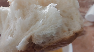 桃李鲜酵母面包，水分很大!Σ(ﾟ∀ﾟﾉ)ﾉ