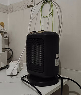 康佳（KONKA）取暖器家用暖风机电暖器台式速热电暖气轻音电暖取暖烤火炉可摇头