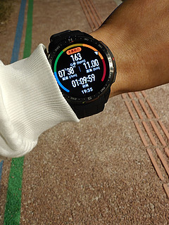 荣耀GSPro手表，13公里耗电4%