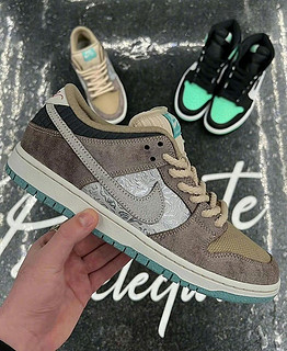 Nike SB Dunk Low “Big Money Savings”