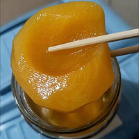 这款罐头采用玻璃罐装，水果新鲜美味，产自砀山特产橘子什锦
