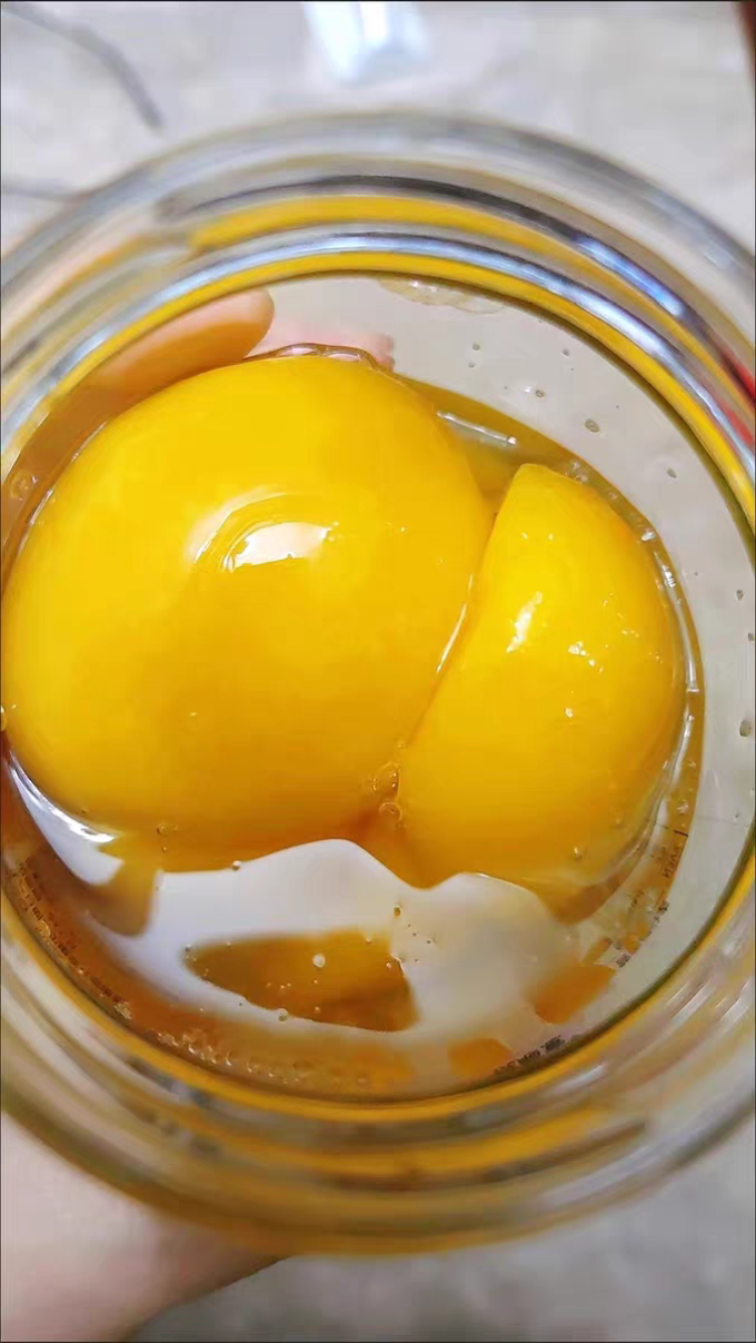 这款罐头采用玻璃罐装水果新鲜美味产自砀山特产橘子什锦