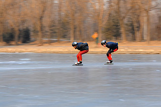 滑冰起跑方式