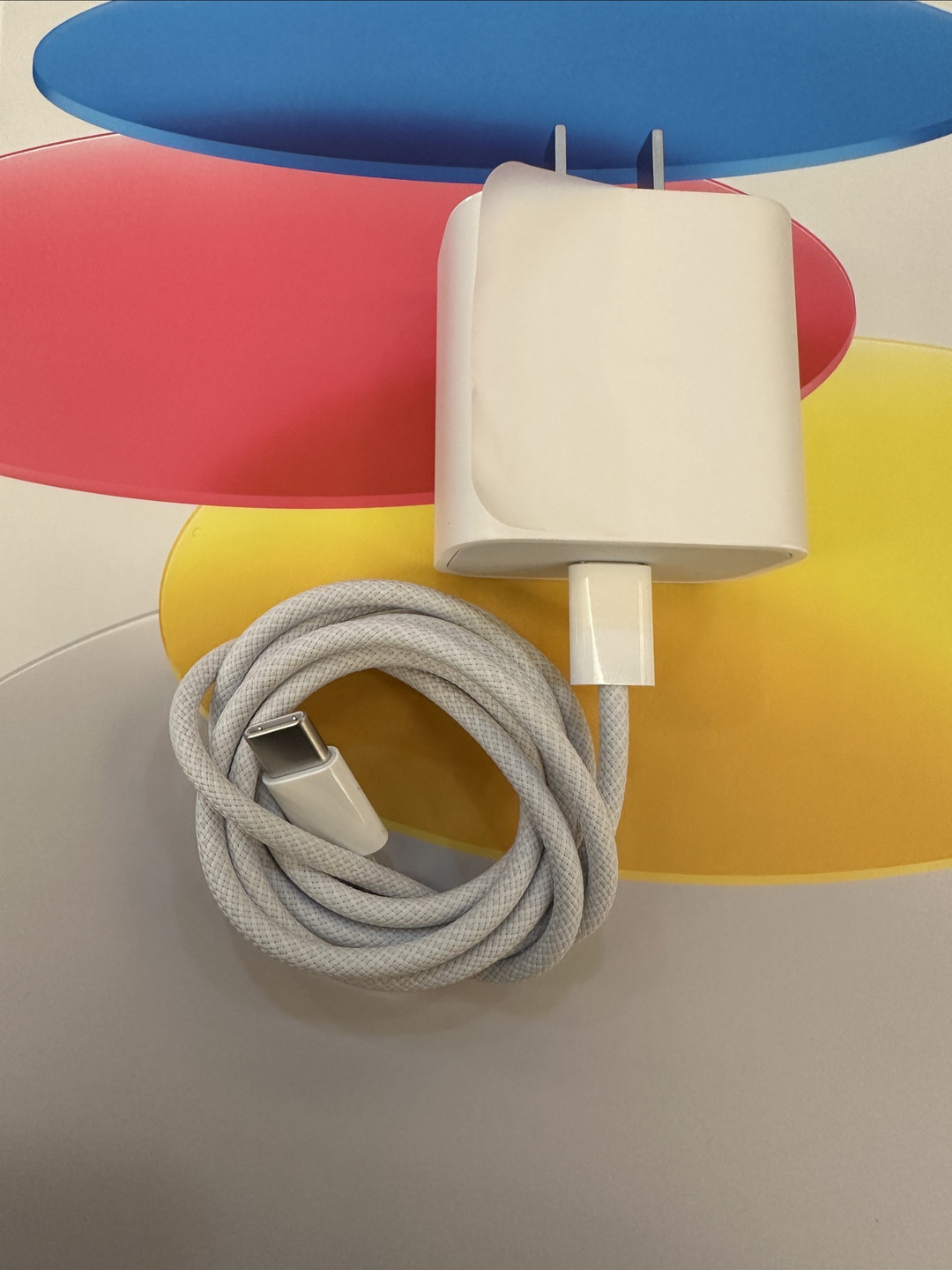 苹果公司良心发现，给充电线换材质了？
