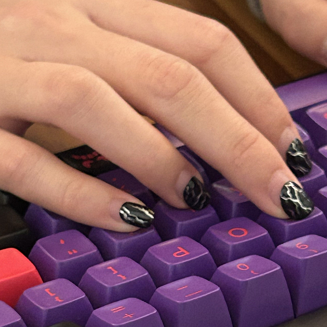 Gothic Dark Black Mechanical Keyboard Take it out to the cafe with the OASIS65 Gengar Keyboard!