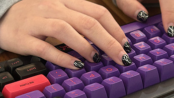 数码科技 篇一：Gothic Dark Black Mechanical Keyboard Take it out to the cafe with the OASIS65 Gengar Keyboard!