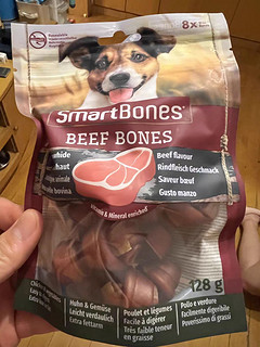 SMARTBONES的新品洁齿骨狗狗磨牙棒是一款专为狗狗设计的洁齿零食