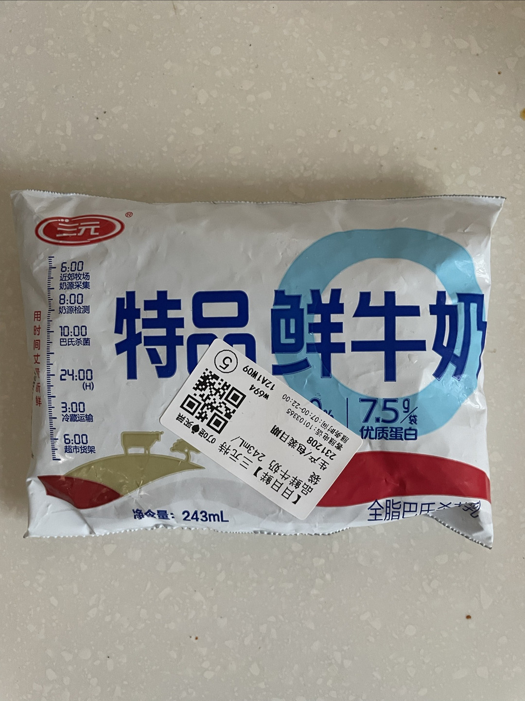 三元特品鲜牛奶瓶装图片