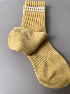 冬天要穿长一点的厚袜子