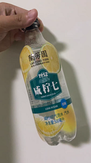 兰芳园咸柠七气泡水是一款非常受欢迎的低糖0脂饮料