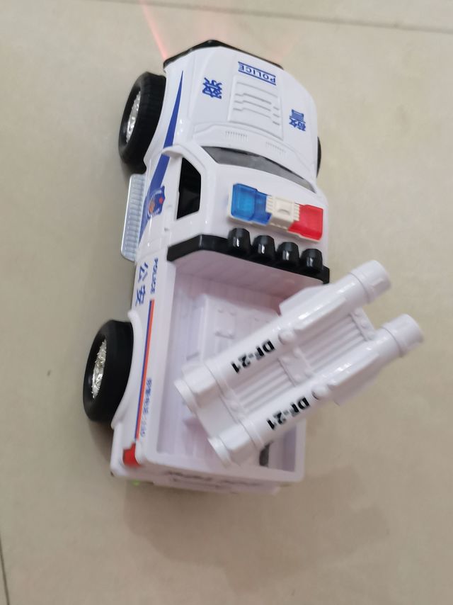 娃又得了一个新玩具