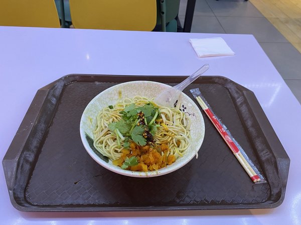 打工人回家乡信阳再次品尝和美7楼5元豪华热干面！