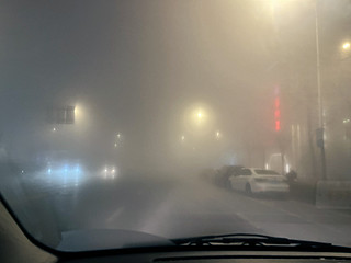 这么大的雾，辅助驾驶还有用吗