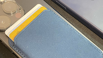 磁吸卡套：颜色正、磁力强、装仨卡、价格低，速度冲啊！