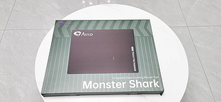 超大又丝滑的AKKO魔鲨钢化玻璃鼠标垫
