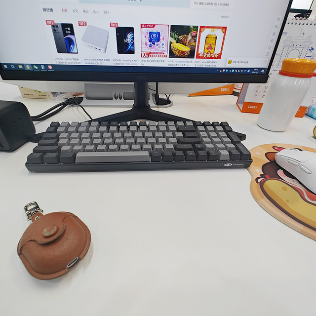 今年刚换的工作，这个工作生活不咋的！所有办公用品基本都是自备了，就差电脑了！