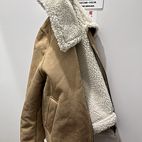 优衣库羊羔绒夹克挺不错的，保暖性不比羽绒服差