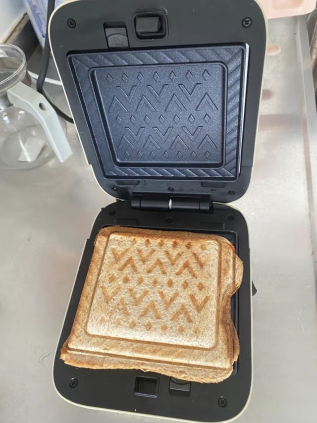 小巧玲珑的华夫饼机，你值得拥有！
