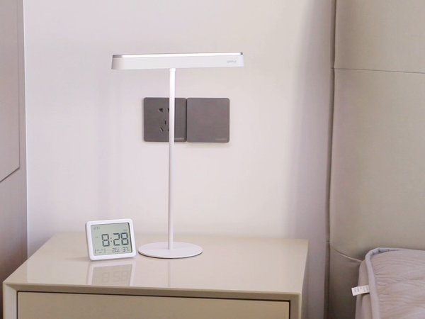 解锁更多照明互动体验！欧普照明多功能磁吸台灯明轩Pro