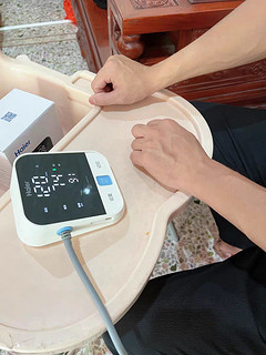 海尔电子血压计测量仪器