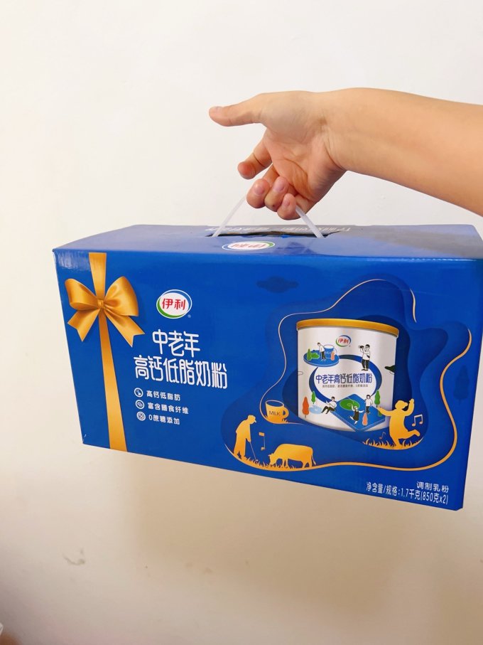 伊利成人奶粉