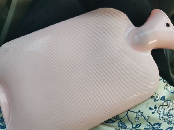 方便携带的热水袋，冬天不能少的取暖装备