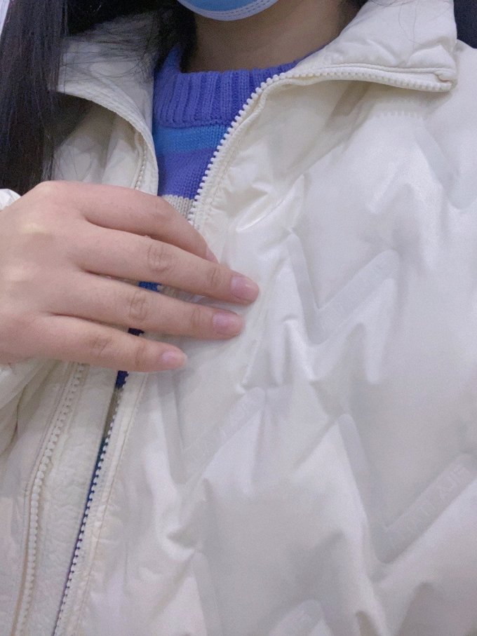 斐乐运动羽绒服