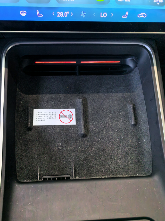 极氪轿车