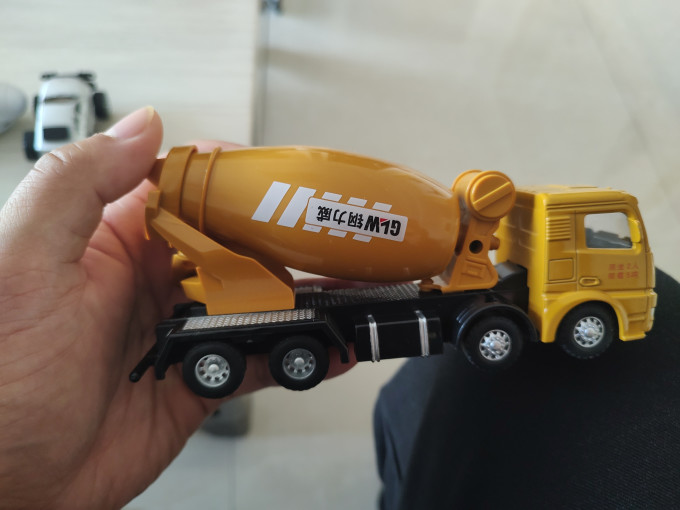 钢力威汽车模型怎么样 一个搅拌车玩具就可以让他快乐一整天_什么值得