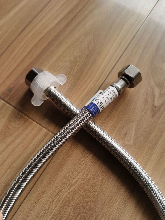水龙头漏水？试试日丰软管！