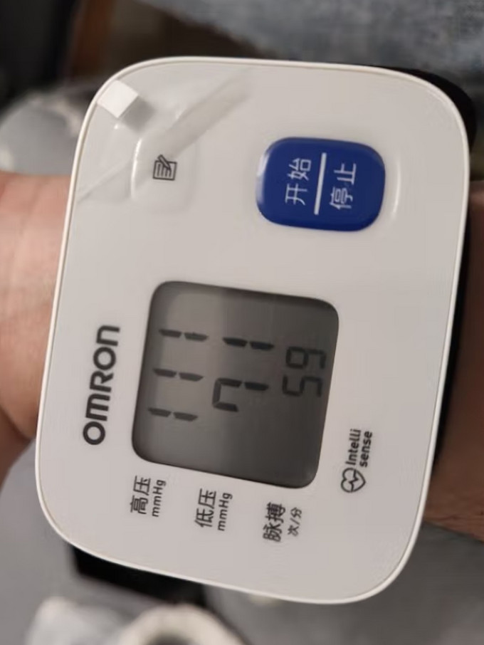 欧姆龙腕式血压计