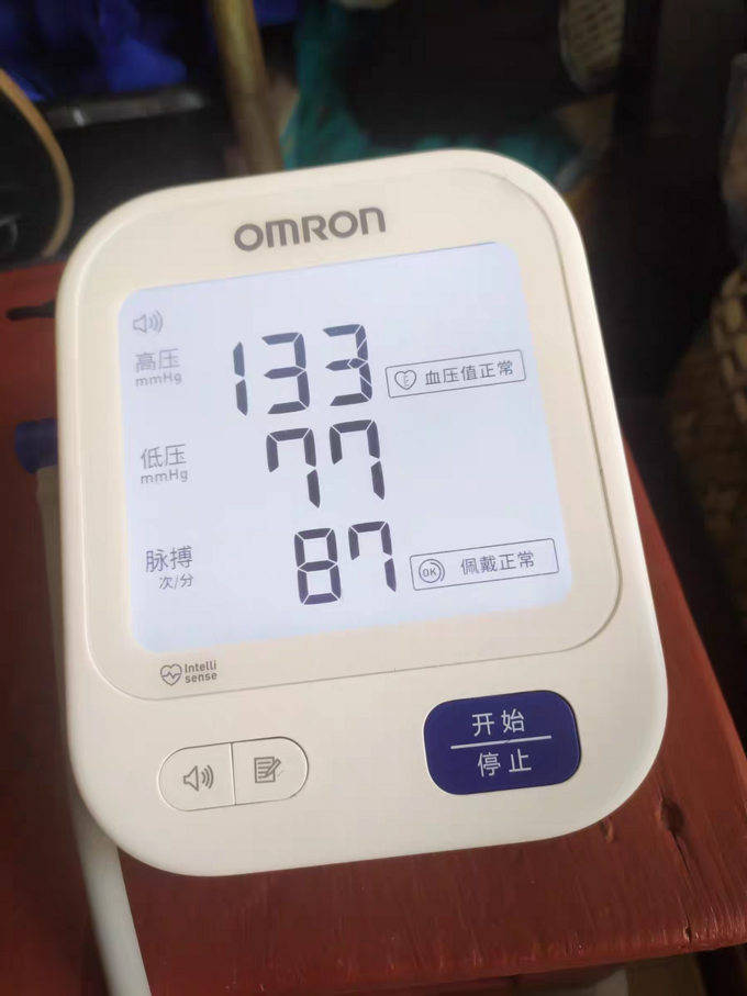 欧姆龙上臂式血压计