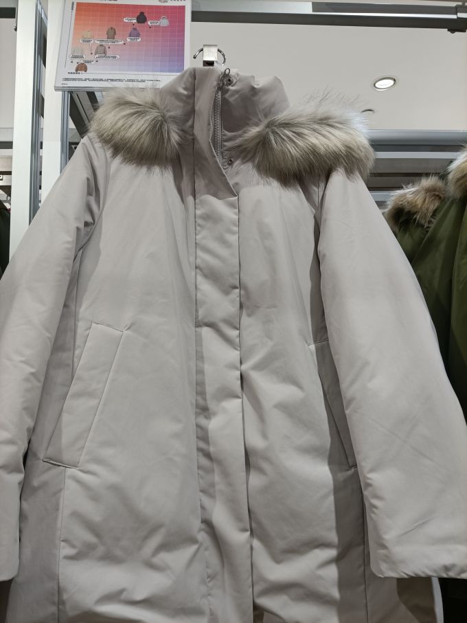 优衣库女士羽绒服