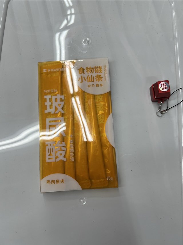 给小猫咪吃点含有玻尿酸的鸡肉鱼肉全价猫条