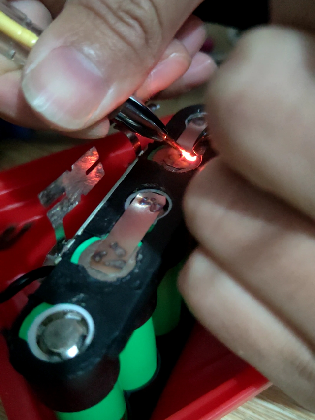 测试低成本制作的小型点焊机