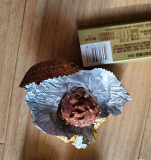 费列罗（FERRERO）榛果威化巧克力制品 